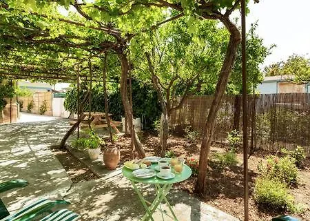 Spacious With Big Yard And Fireplace Holiday home *
