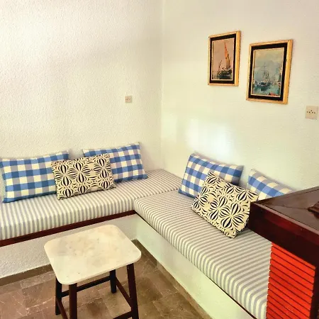 Spacious With Big Yard And Fireplace Holiday home