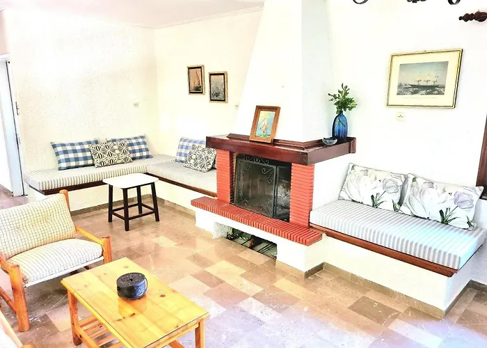 Casa de Férias Spacious With Big Yard And Fireplace *